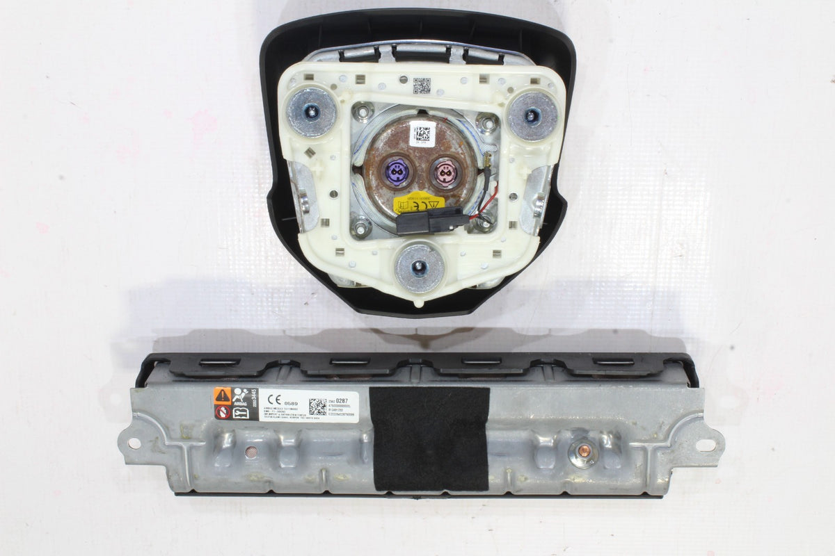 2020-2024 Cadillac XT6 Driver Wheel and Knee Airbag, Black, Genuine OEM, photo 2