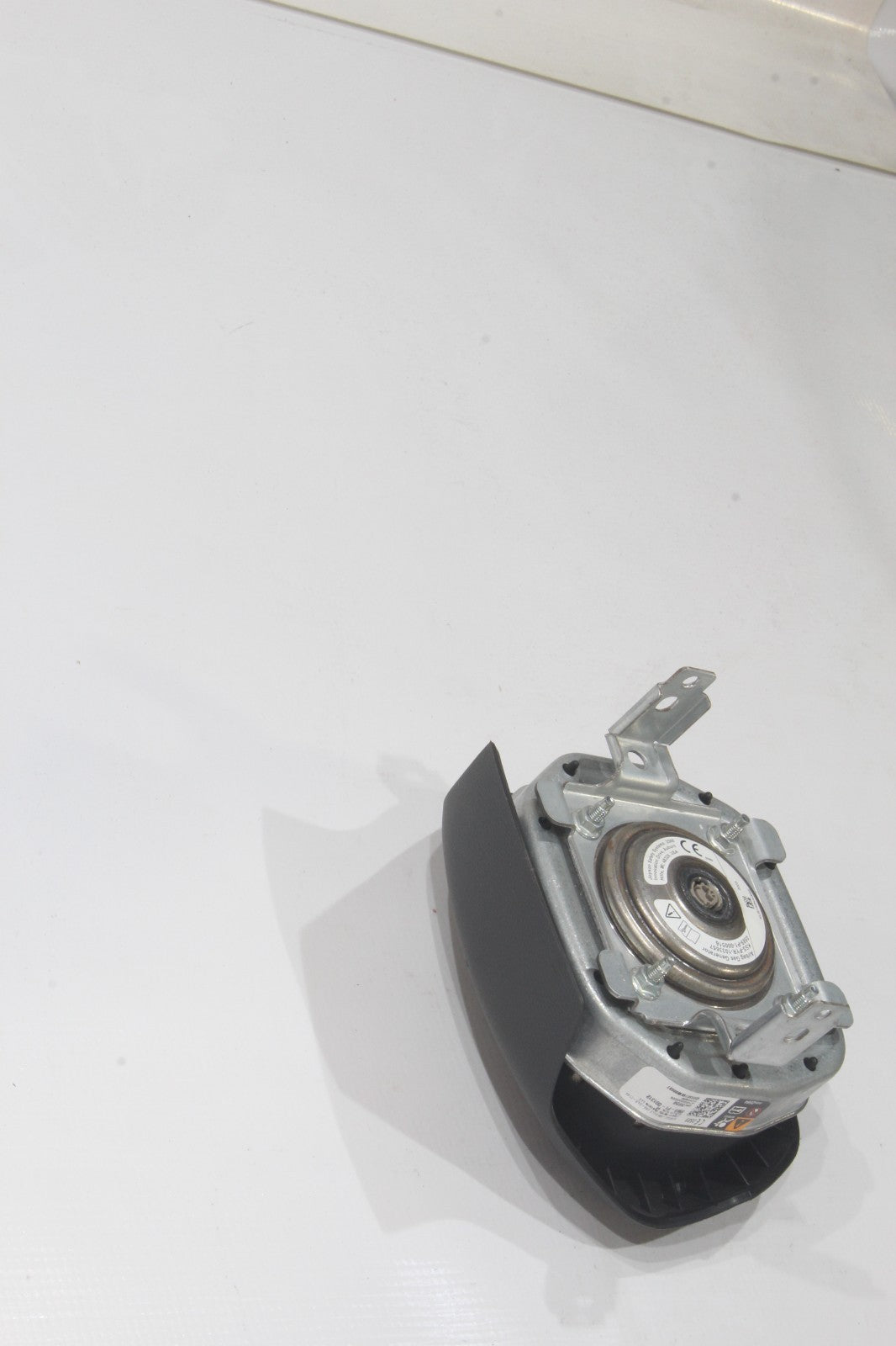 2025 Chevrolet Equinox EV Driver Wheel Airbag, Gold, w/ 1 Plug, Genuine OEM, photo 3